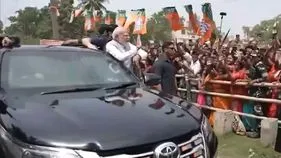 రోడ్‌షోతో మోదీ సుడిగాలి ప్రచారం