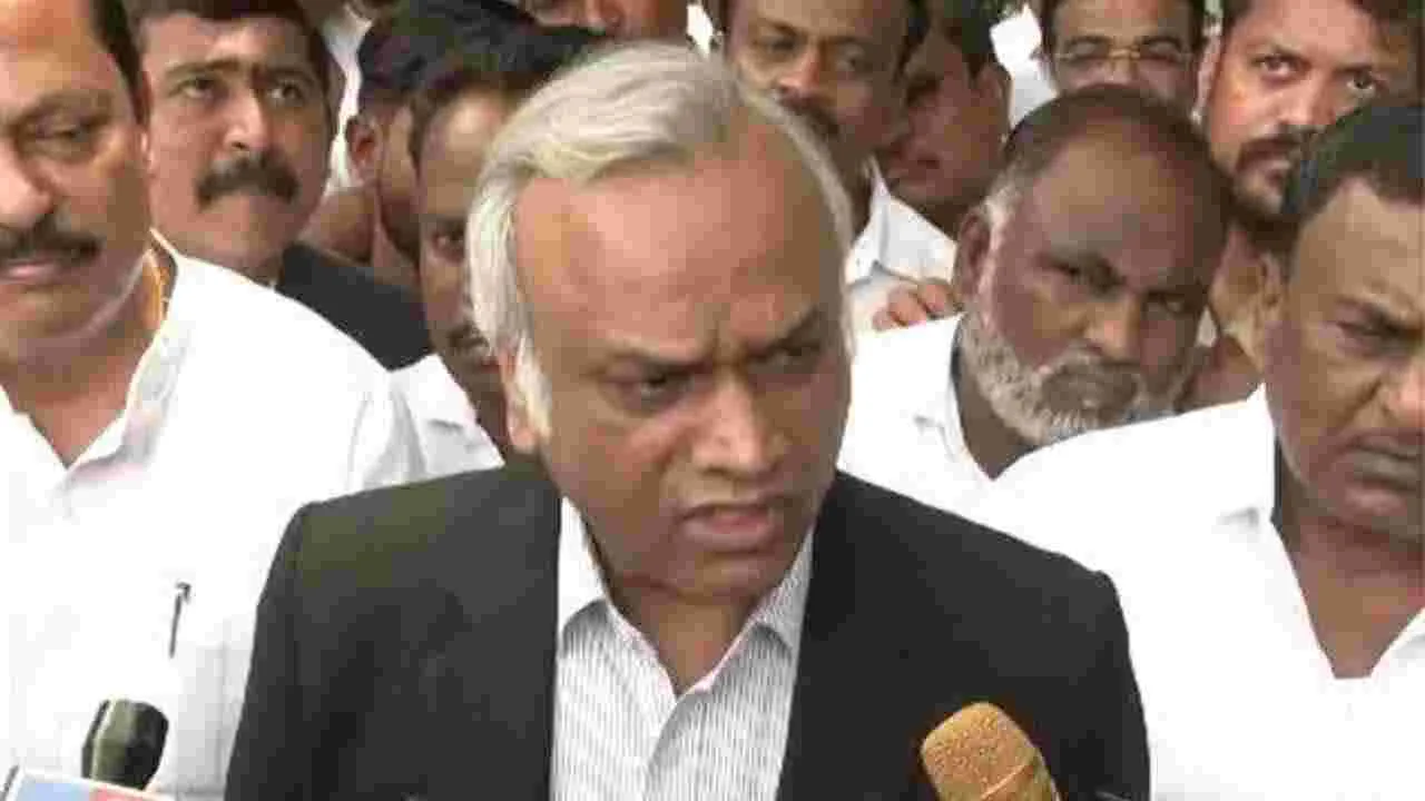 కర్ణాటక ప్రయోజనాలను కాపాడుకుంటాం.. మేకెదాటుపై ప్రియాంక్ ఖర్గే