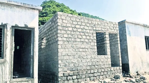 ఇళ్ల నిర్మాణాలకు మంగళం?