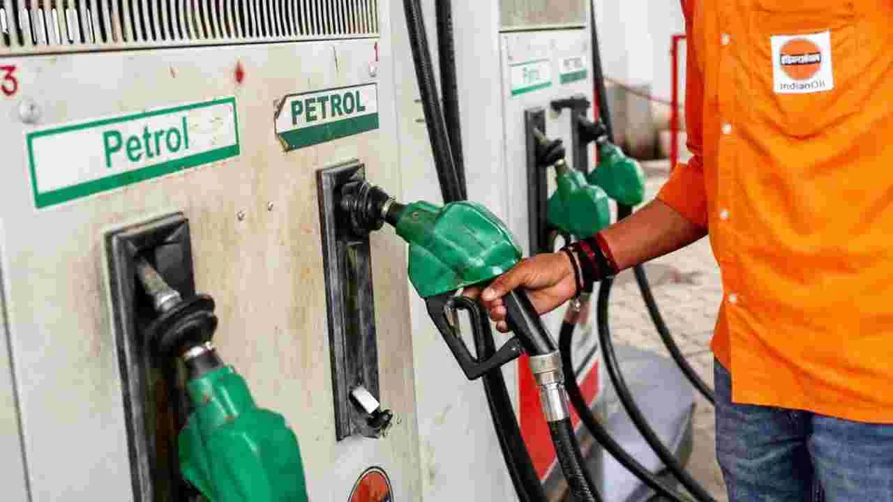 భారత్ తలుచుకుంటే ఒక్క సంతకంతో.. పాక్ మంత్రి కీలక వ్యాఖ్య