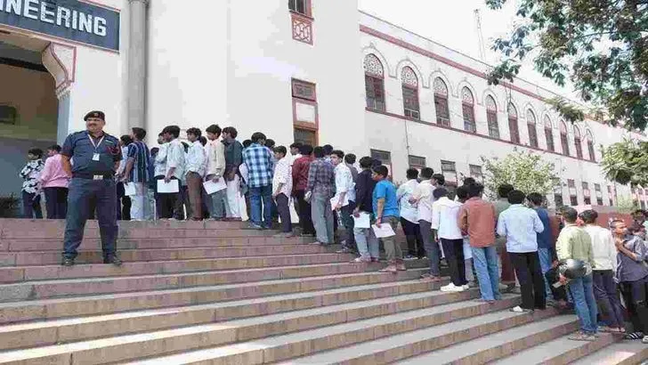 పాలిసెట్‌ పరీక్ష.. హాజరైన అభ్యర్థులు