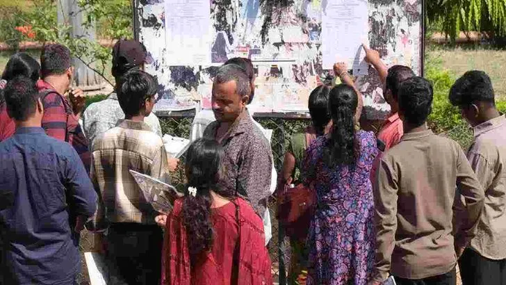 పాలిసెట్‌ పరీక్ష.. హాజరైన అభ్యర్థులు
