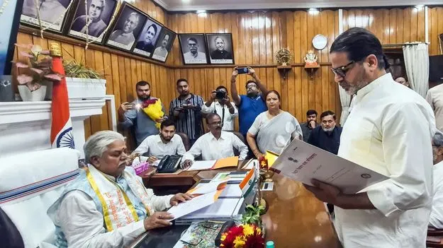 ఎమ్మెల్యేగా ప్రమాణ స్వీకారం చేసిన ప్రశాంత్ కిషోర్