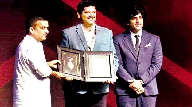 ప్రవీణ్‌కు జాతీయస్థాయి అవార్డు ప్రదానం