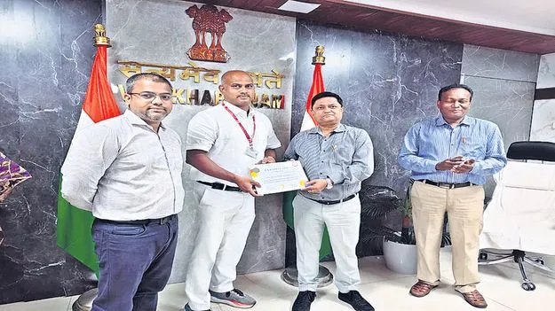 జరిమానాల రూపేణా రైల్వేకు రూ.26.21 కోట్లు