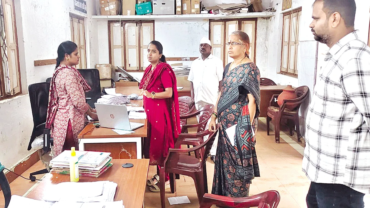 నిర్లక్ష్యం వహిస్తే సహించేది లేదు: ఆర్డీవో