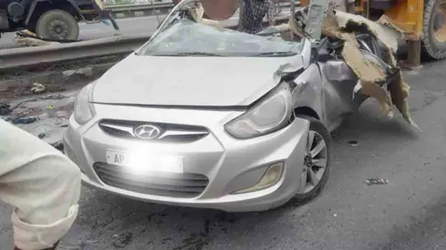 నల్గొండలో ఘోర రోడ్డు ప్రమాదం.. నలుగురి మృతి..