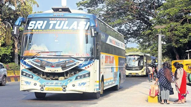బెంగళూరుకు బస్సులే దిక్కు