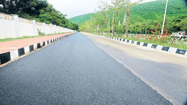నగరంలో  సైక్లింగ్‌ ట్రాక్‌లు