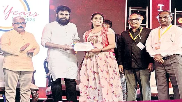 దేశ నిర్మాణంలో  ఏయూ కీలక భూమిక