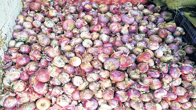 రైతుబజార్లలో నాసిరకం ఉల్లి