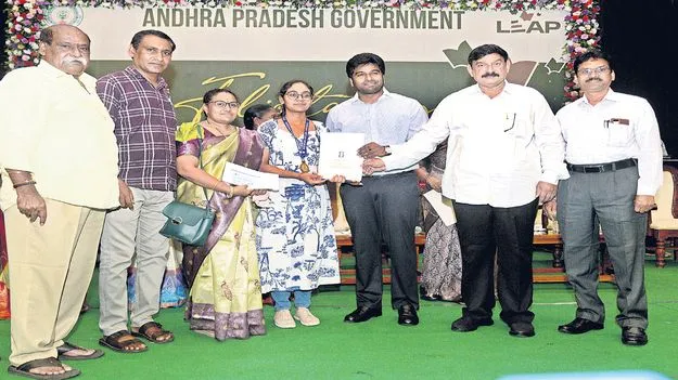 షైనింగ్‌ స్టార్‌లకు సత్కారం