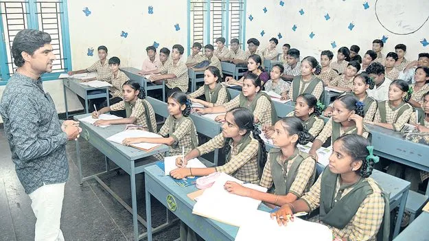 బడిలో సందడి
