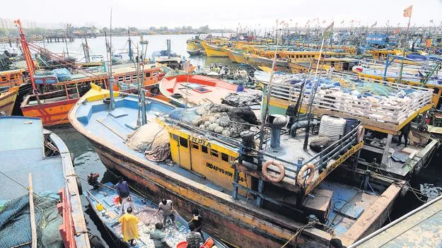 మత్స్యకారుల భద్రతకు భరోసా ఏదీ?