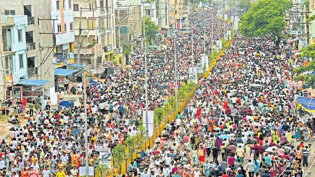 సింహాచలం  జనసంద్రం
