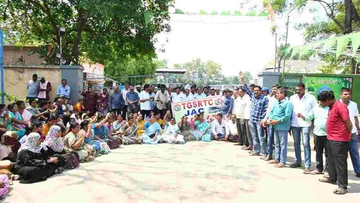 ఆర్టీసీ సమ్మె.. ప్రయాణికుల తీవ్ర ఇబ్బందులు
