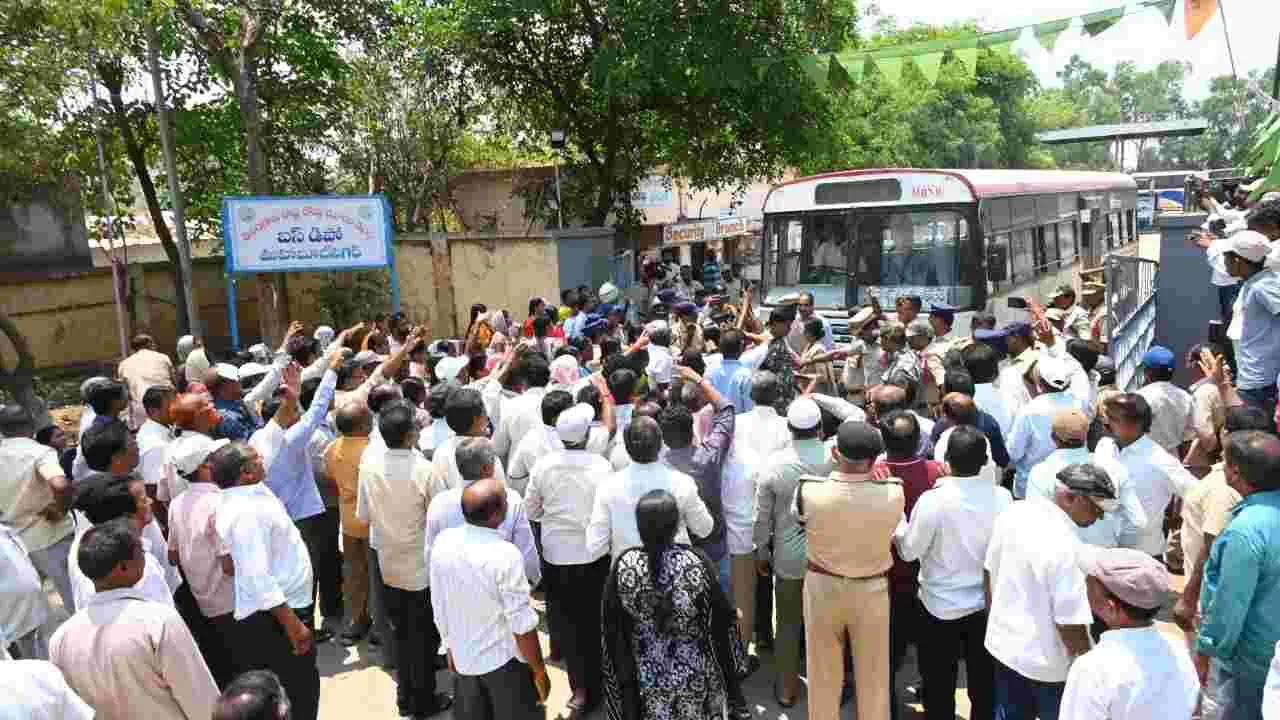ఆర్టీసీ సమ్మెలో ఆందోళనకర పరిణామాలు..