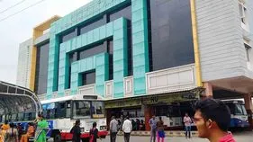 మద్యం మత్తులో యువకుల వీరంగం.. ఆర్టీసీ సిబ్బందిపై దాడి..