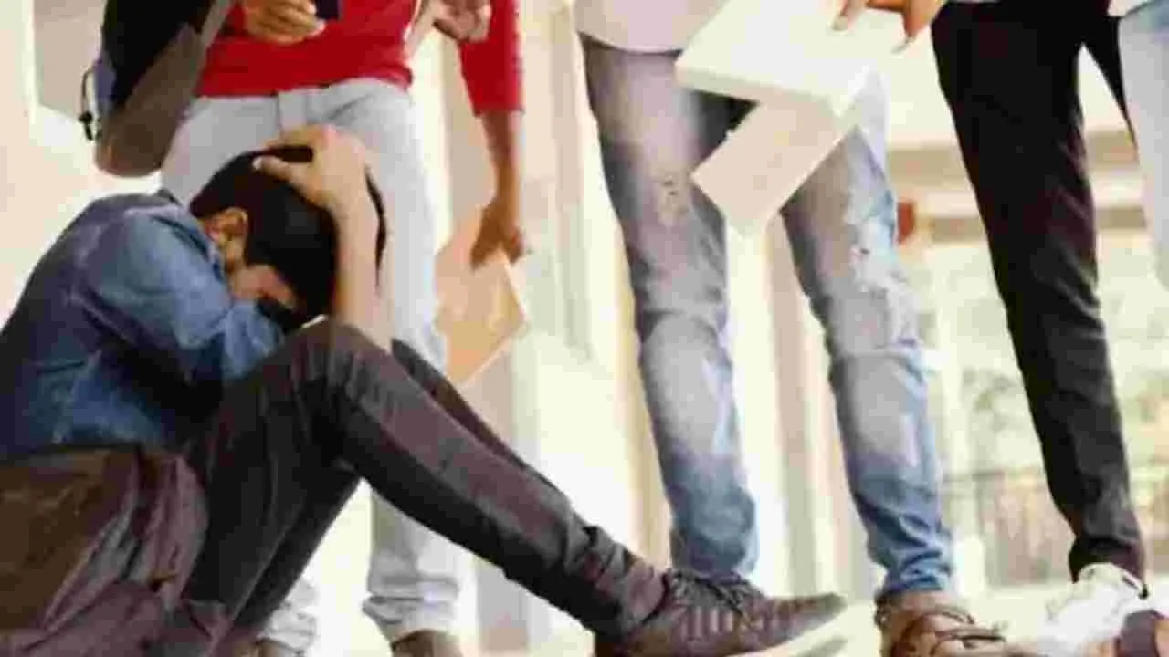 కర్నూలు మెడికల్ కాలేజీలో ర్యాగింగ్ కలకలం.. ఎన్ఎంసీకి  విద్యార్థి ఫిర్యాదు