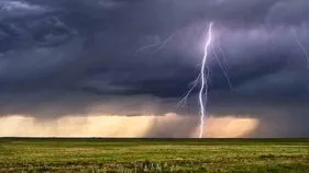 శ్రీకాకుళం జిల్లాలో తీవ్ర విషాదం.. పిడుగుపాటుకు తల్లీకుమార్తె మృతి..