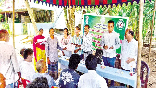 కొబ్బరికి ఆశించే తెగుళ్లపై అప్రమత్తత అవసరం