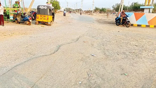 గ్రామీణ రోడ్లకు మహర్దశ 