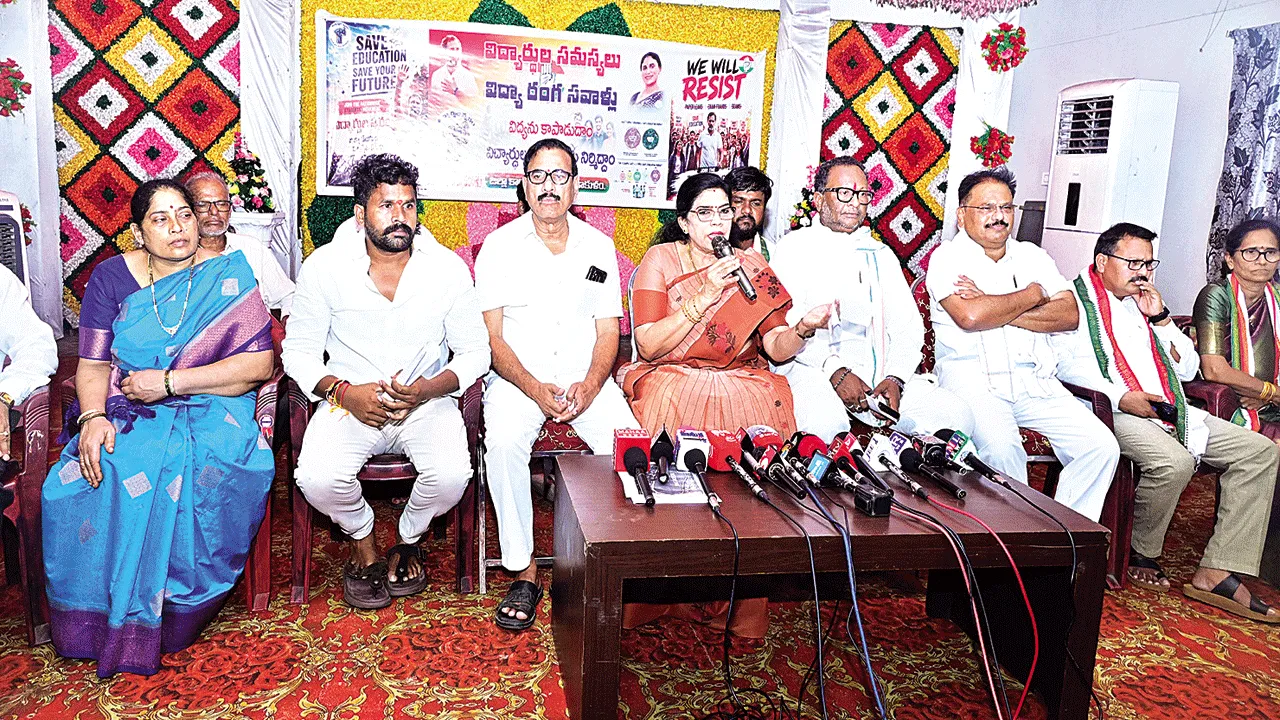 నీట్‌ అక్రమాలపై కేంద్రానిది మొండి వైఖరి