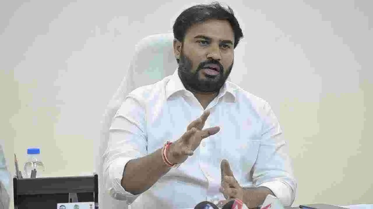 డీఎస్సీ నిర్వహించకూడదని ఎన్నో అడ్డంకులు సృష్టించిన వైసీపీ: శాప్ చైర్మన్