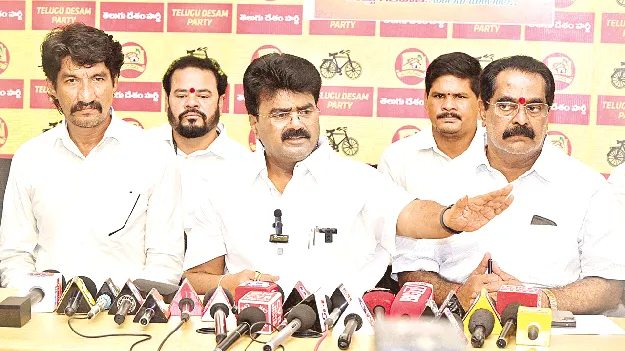 బతికున్న వ్యక్తినే కాగితాలపై చంపేశారు 