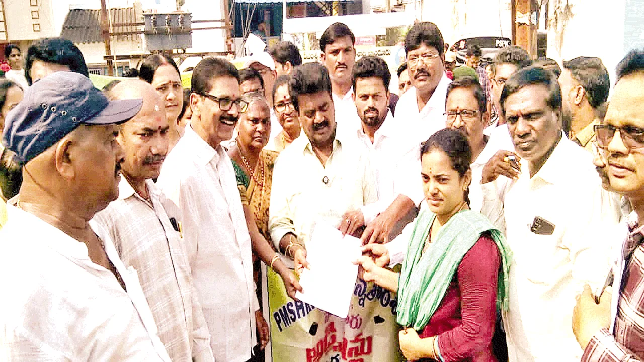 ప్రభుత్వ బడుల్లోనే ఉజ్వల భవిష్యత్‌