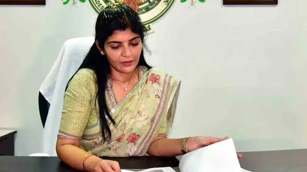 మాచర్ల అత్యాచార ఘటనపై మహిళా కమిషన్ సీరియస్..