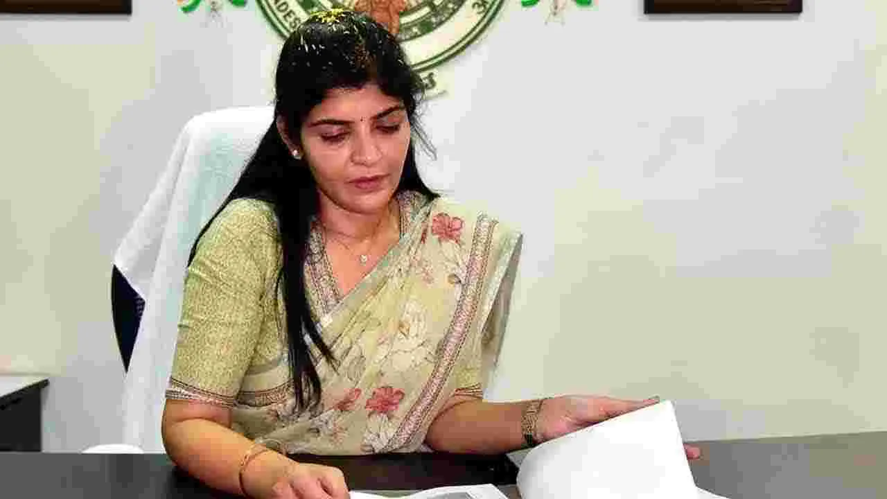 మాచర్ల అత్యాచార ఘటనపై మహిళా కమిషన్ సీరియస్..