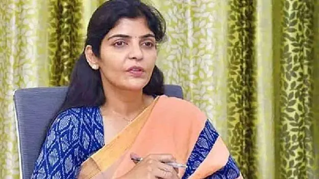 విశాఖ ఎక్స్‌ప్రెస్‌లో మహిళపై అత్యాచారం.. బాధితురాలితో మాట్లాడిన రాయపాటి శైలజ