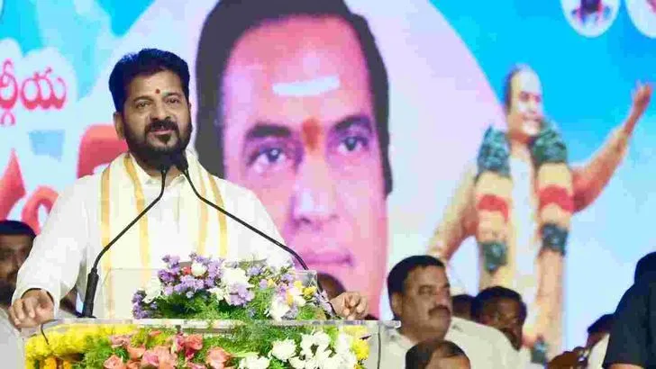 మైత్రీవనం సర్కిల్‌లో ఎన్టీఆర్‌ విగ్రహాన్ని ఆవిష్కరించిన రేవంత్ రెడ్డి