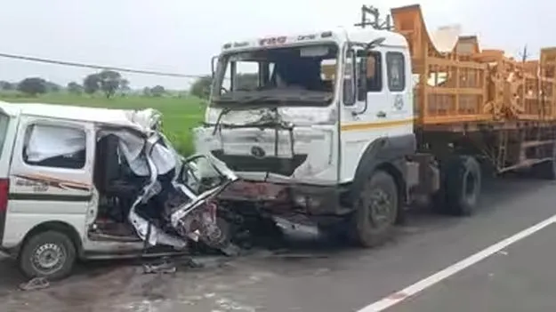 మధ్యప్రదేశ్‌ ధార్ జిల్లాలో ఘోర ప్రమాదం.. ఆరుగురి మృతి..