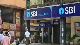 ఏటీఎం వద్ద రైతుకు టోకరా.. నగదు చోరీ