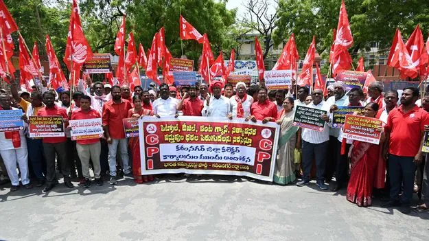 పెట్రో ఉత్పత్తుల ధరలు తగ్గించాలి..
