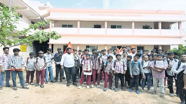 ఏబీవీపీ పాఠశాలల బంద్‌ సక్సెస్‌