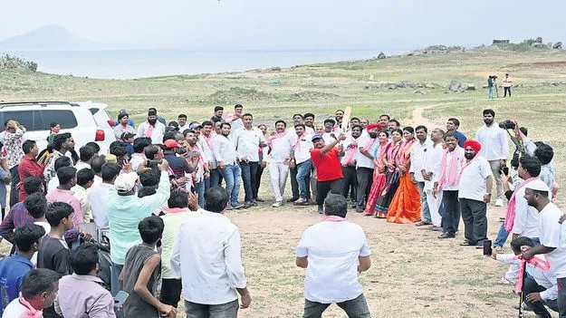 ప్రభుత్వ నిర్లక్ష్యంతోనే నీటి ఇబ్బందులు 