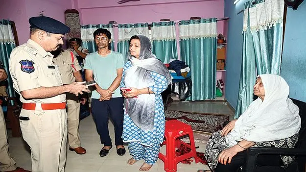 అర్ధరాత్రి కలకలం..