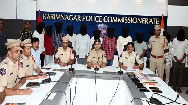 కరీంనగర్‌ పోలీసుల అదుపులో సైబర్‌క్రైం ముఠా