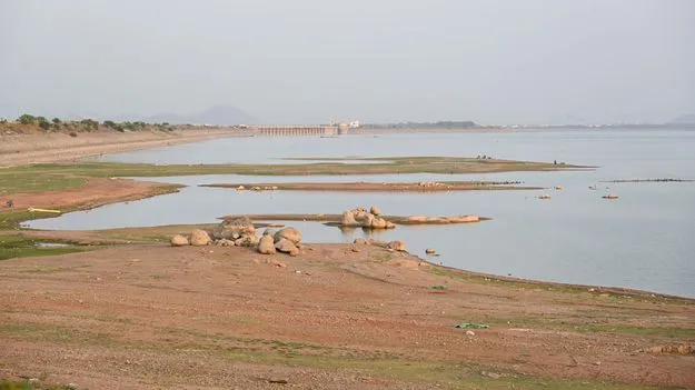 పడిపోతున్న భూగర్భజలాలు 
