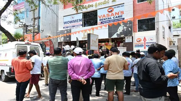 karimnagar :  11 నిమిషాలు.. 1kg ఆభరణాలు దోపిడీ