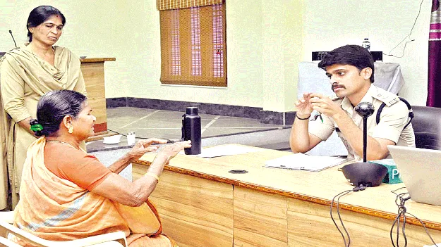  ప్రజా ఫిర్యాదుల పరిష్కారంలో జాప్యం వద్దు: ఎస్పీ