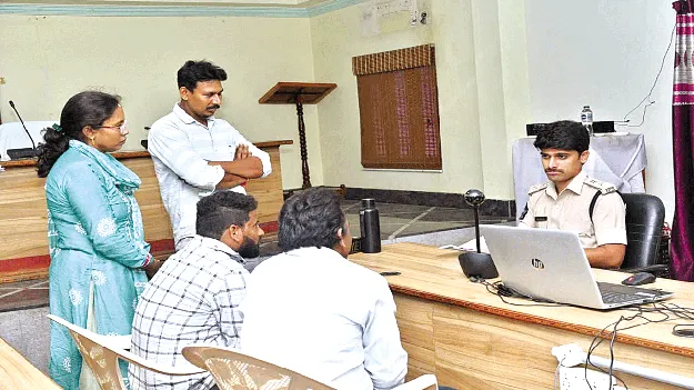 వినతులపై త్వరితగతిన స్పందించండి