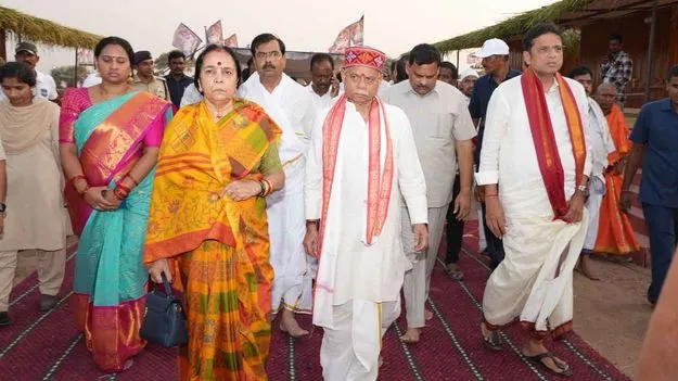 కాళేశ్వరంలో గవర్నర్ దంపతుల పుష్కర స్నానం.. 