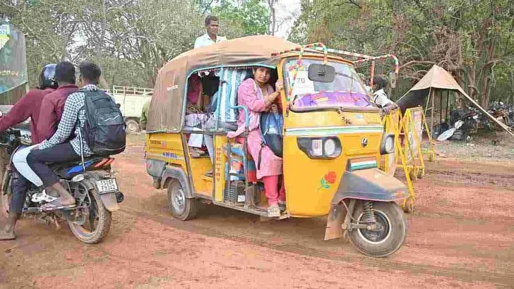 సలేశ్వరానికి పోటెత్తిన భక్తులు