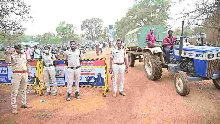 సలేశ్వరానికి పోటెత్తిన భక్తులు