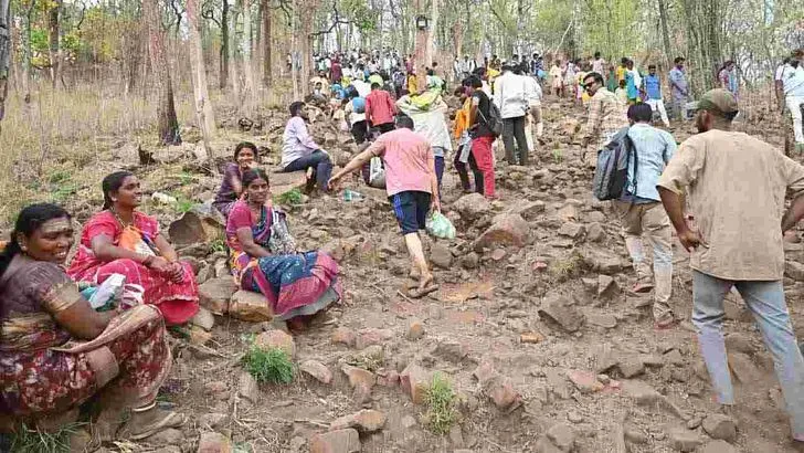 సలేశ్వరానికి పోటెత్తిన భక్తులు