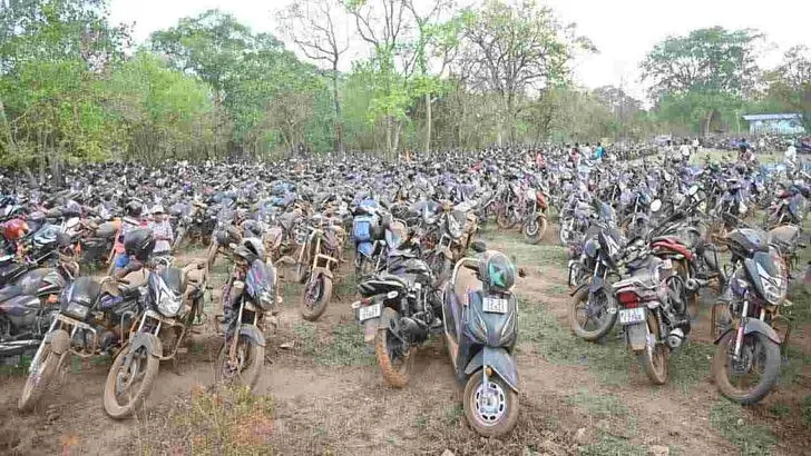 సలేశ్వరానికి పోటెత్తిన భక్తులు